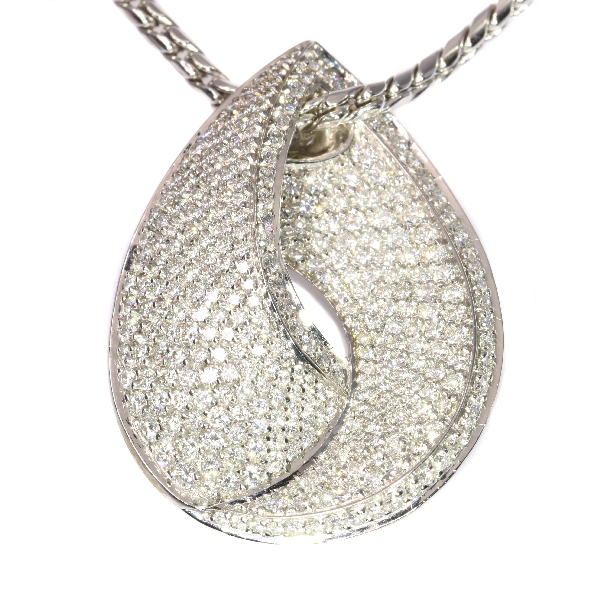 Stylish brilliant cut diamond white gold pendant and necklace (ca. 1990)
